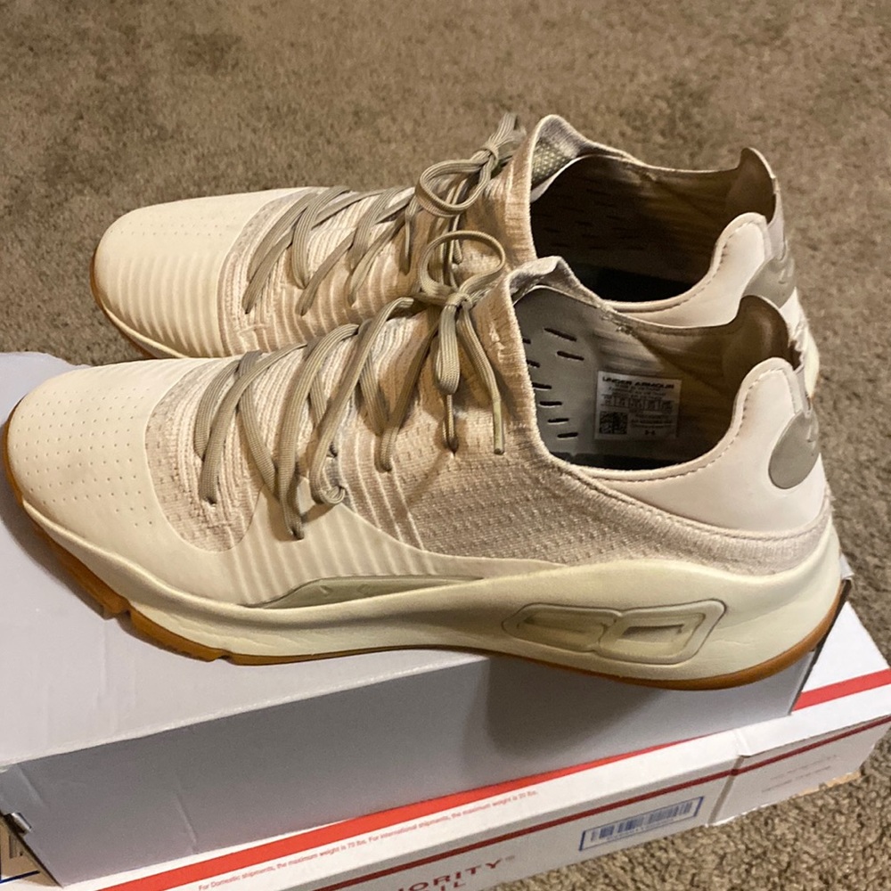 Men’s basketball shoes